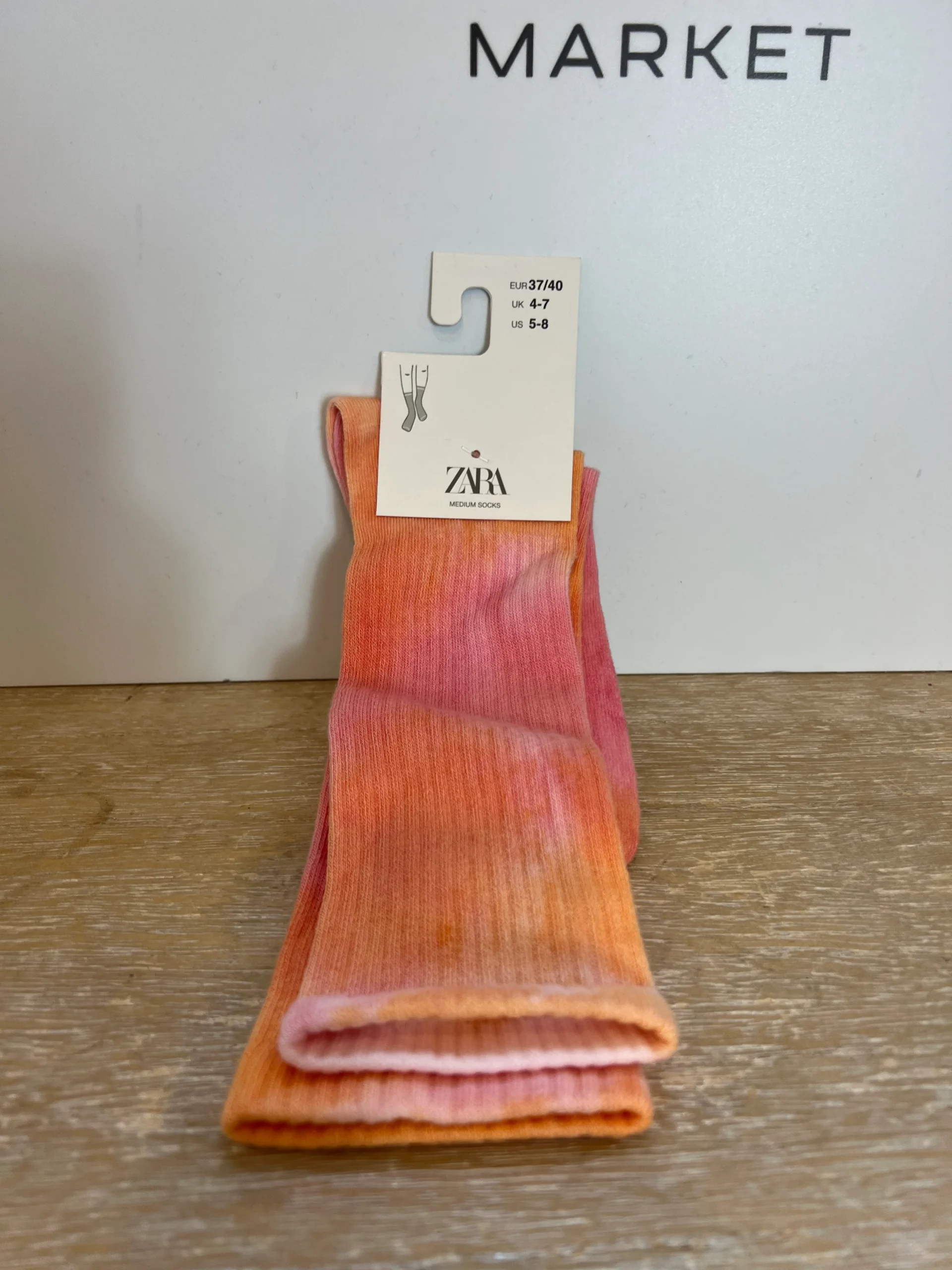 ZARA. Calcetines flúor. T 37-40