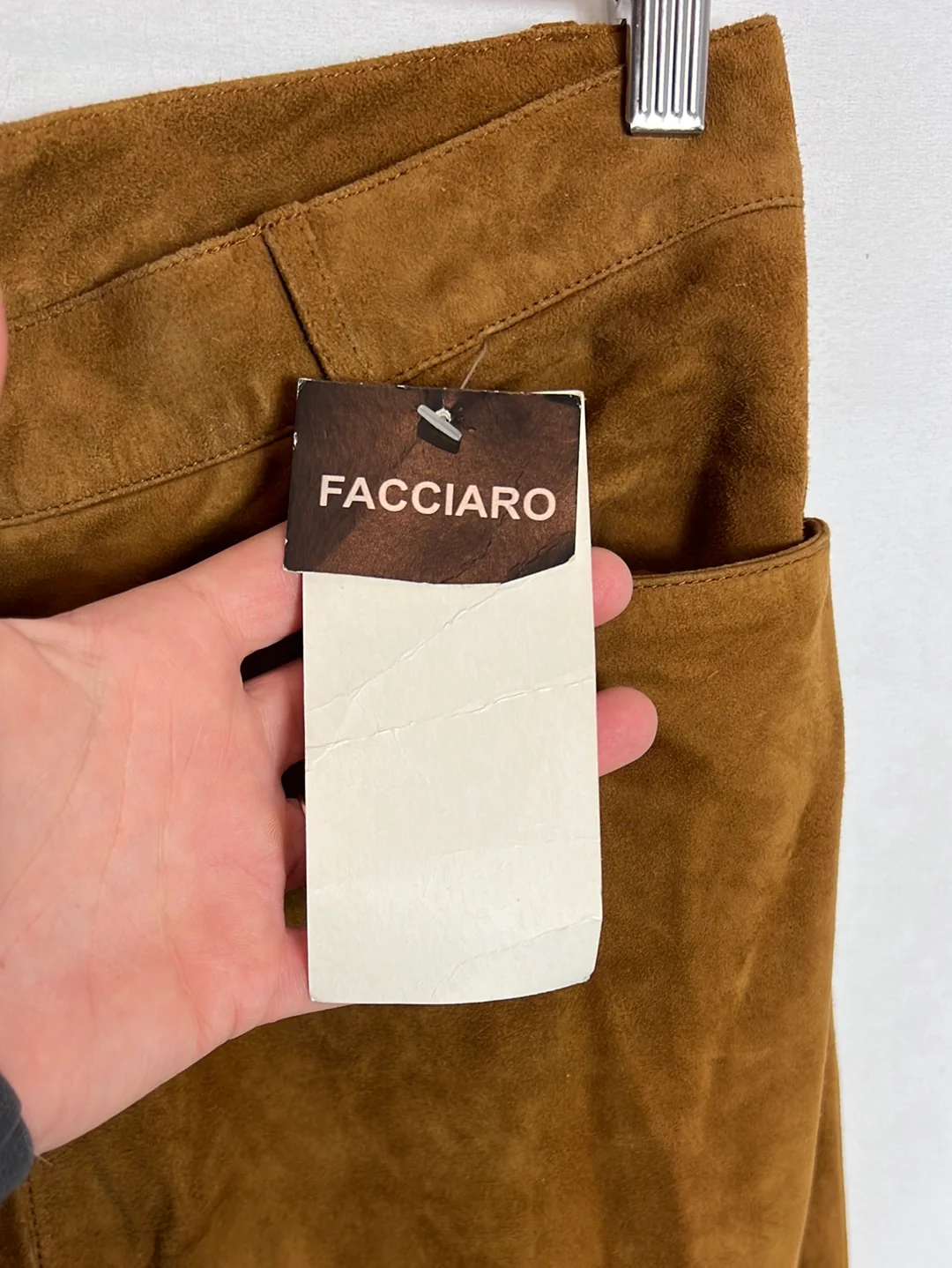 FACCIARO. Pantalones camel piel . T 44 (38) - Imagen 4