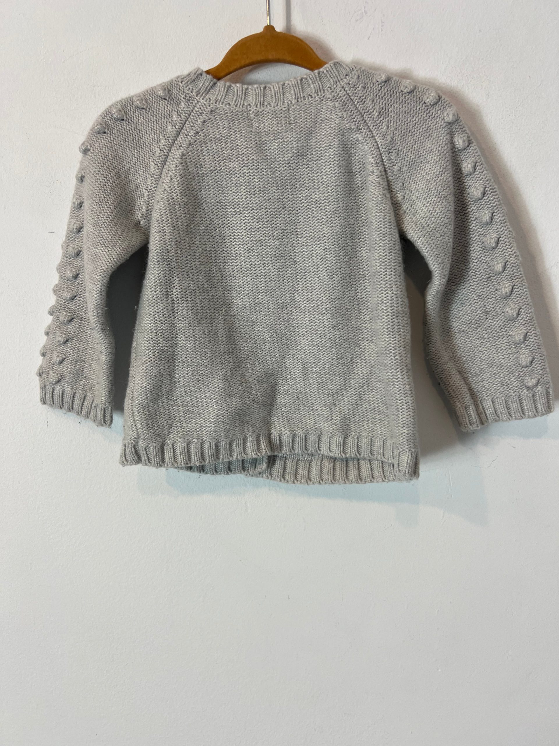 BÚHO. Chaqueta punto gris claro. T 6-9 meses - Imagen 3