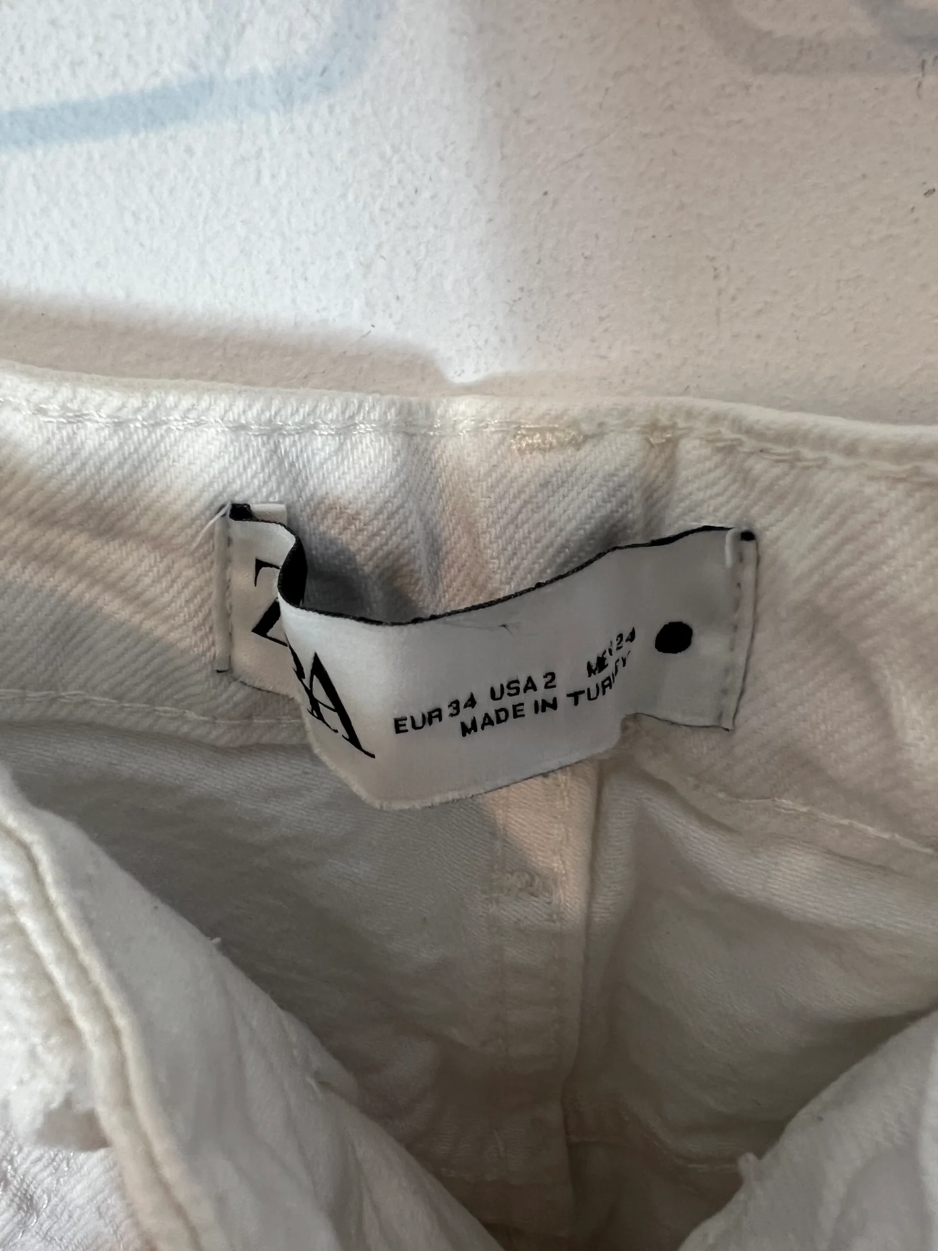ZARA. Denim short blanco flecos. T 34 - Imagen 3