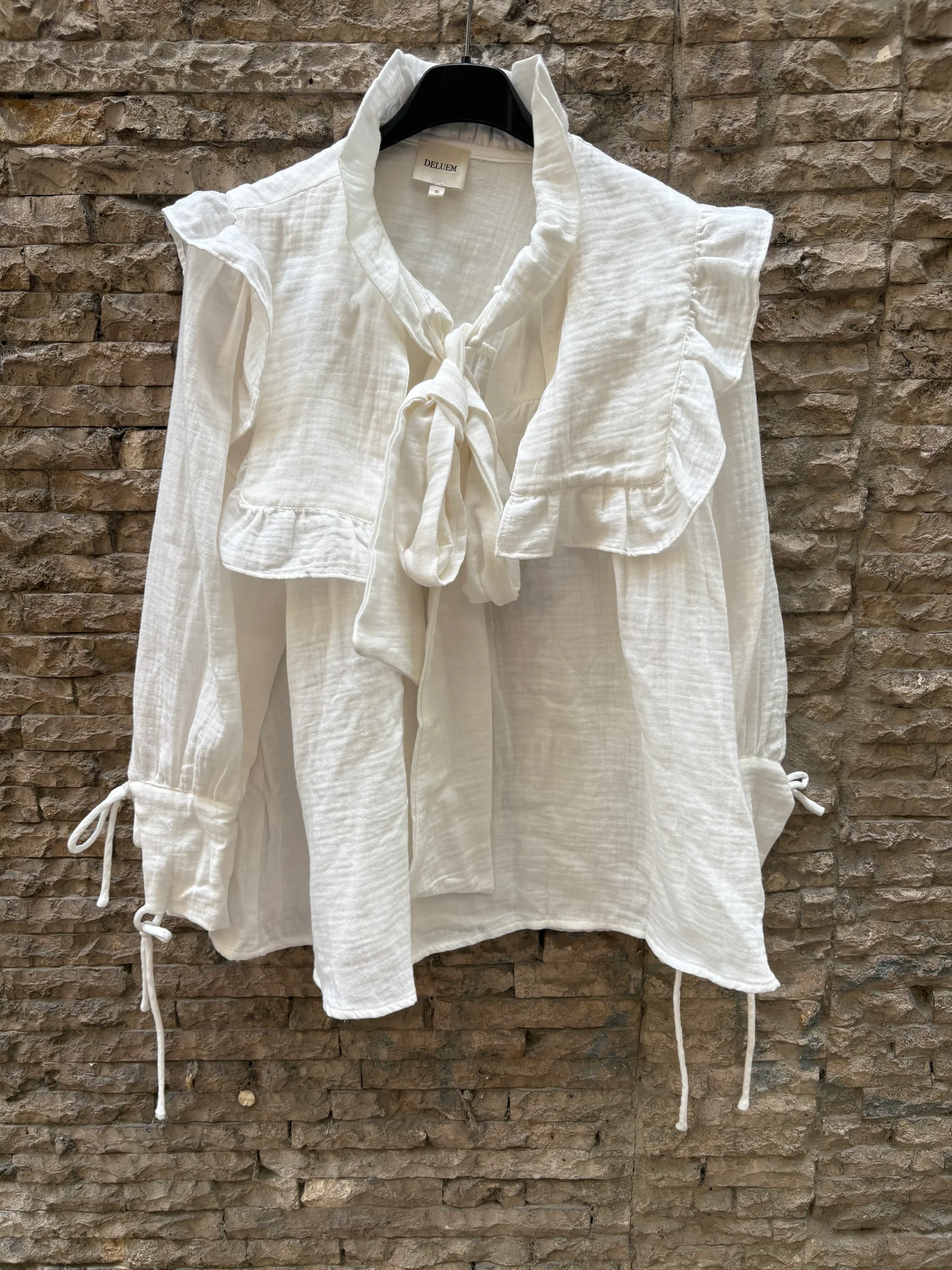 DELUEM. Blusa blanca lazada. T S