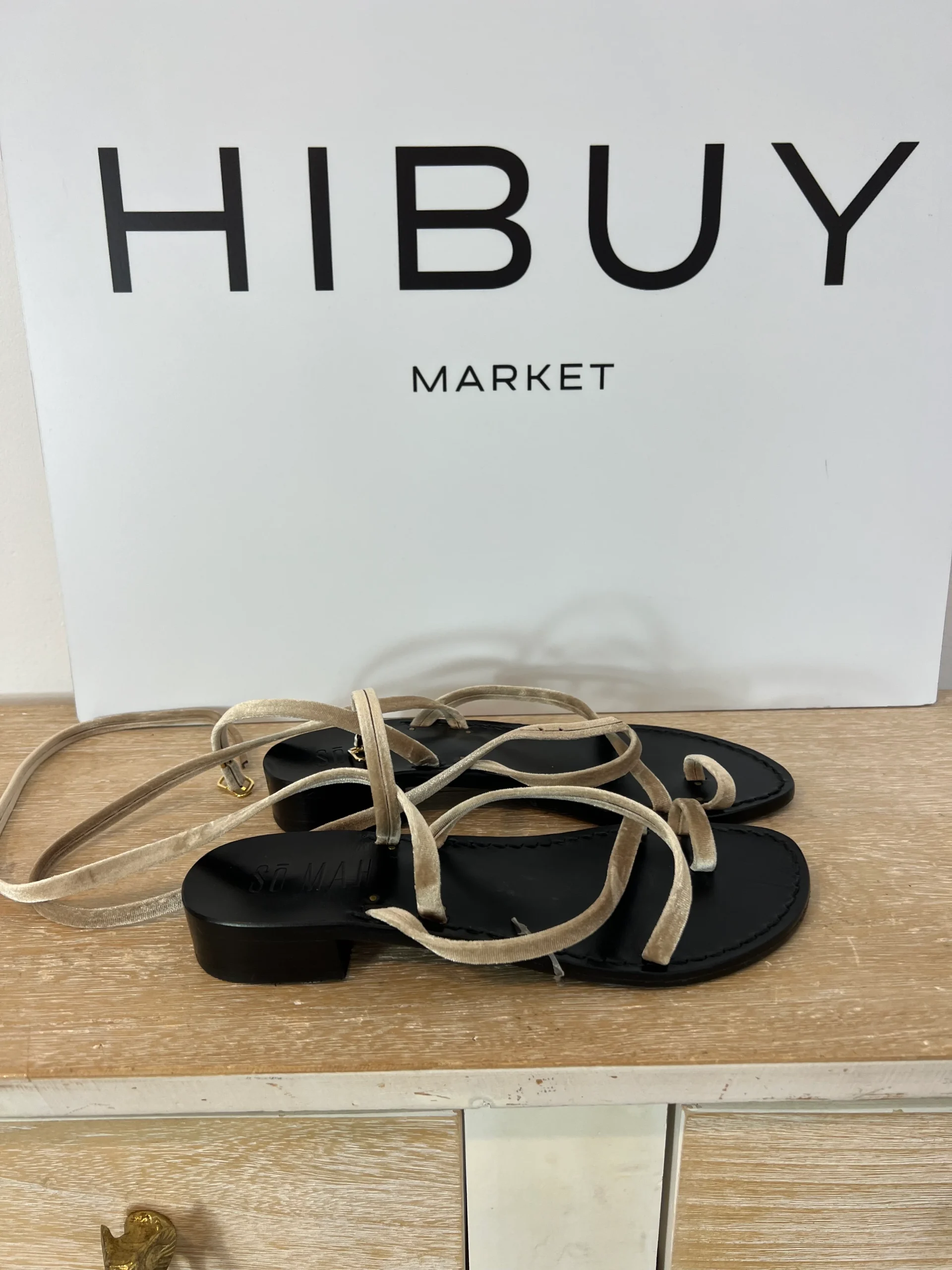 SO MAH. Sandalia tiras terciopelo beige. T 39