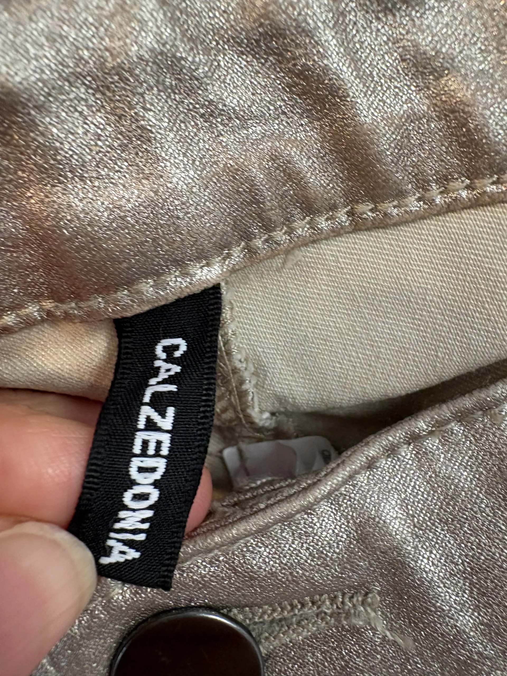 CALZEDONIA. Pantalón elástico dorado. T M - Imagen 3