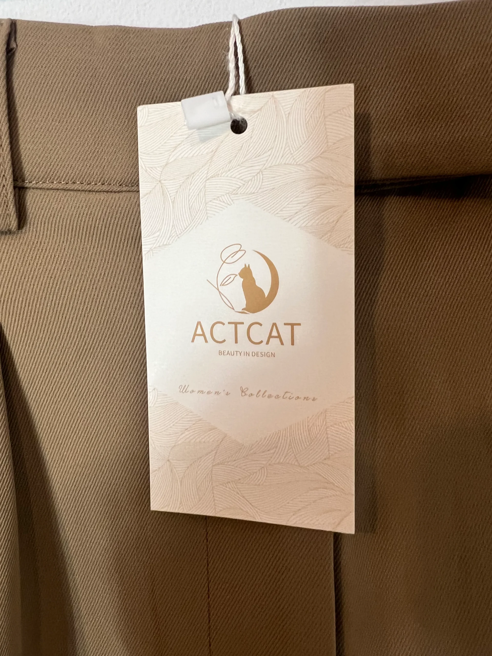 ACTCAT. Pantalón corto camel T.s - Imagen 3