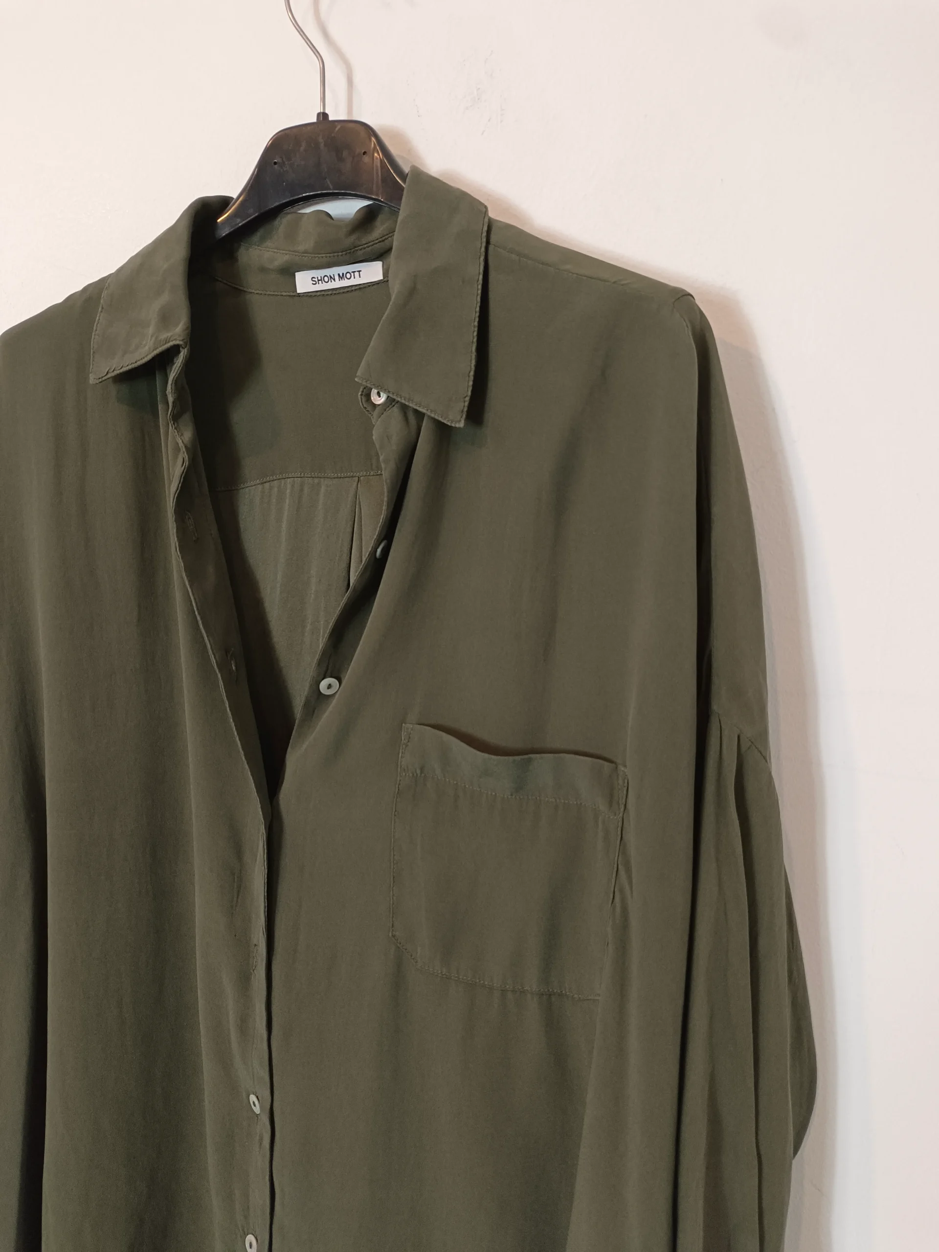 SHON MOTT. Blusa verde seda Tu(M/L) - Imagen 3